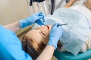 female dentist treating caries using microscope at 2023 11 27 04 52 37 utc 1